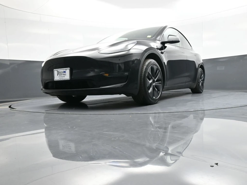 2025 Tesla Model Y - Image 12 of 21