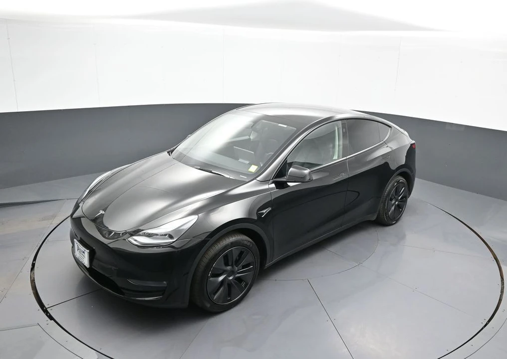 2025 Tesla Model Y - Image 20 of 21