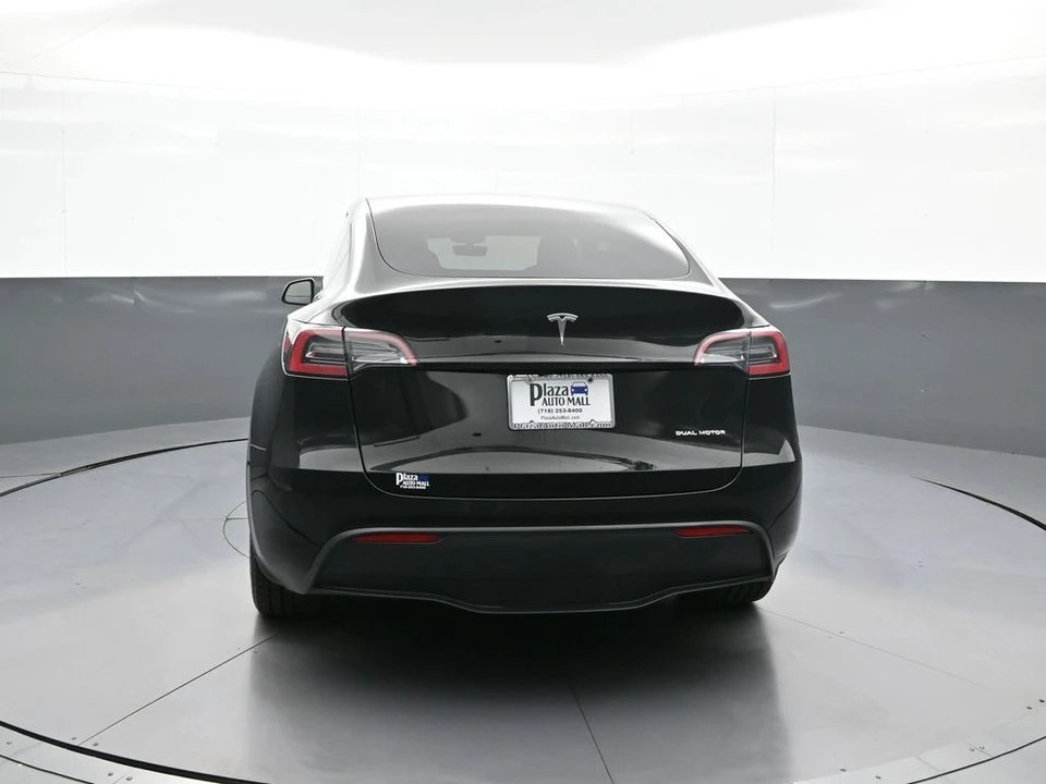 2025 Tesla Model Y - Image 7 of 21