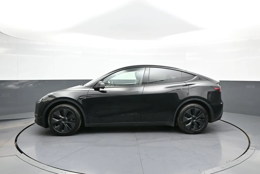 2025 Tesla Model Y - Image 9 of 21