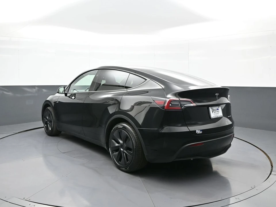 2025 Tesla Model Y - Image 8 of 21