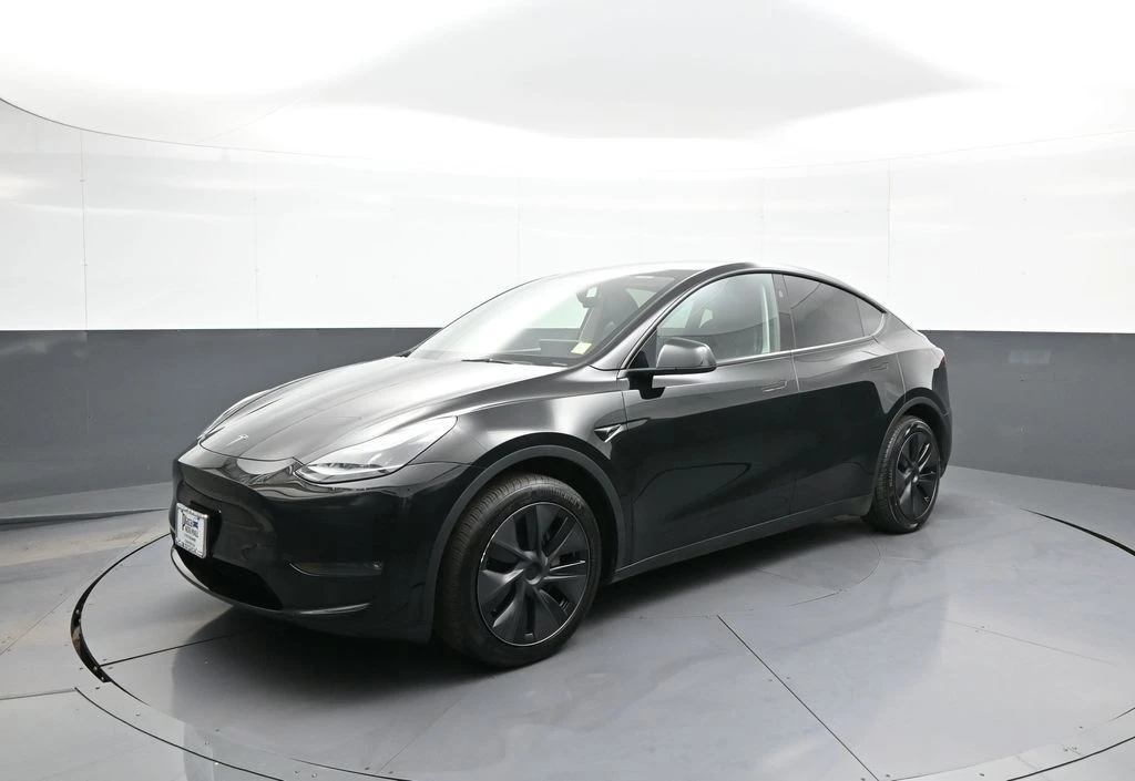 2025 Tesla Model Y - Image 10 of 21