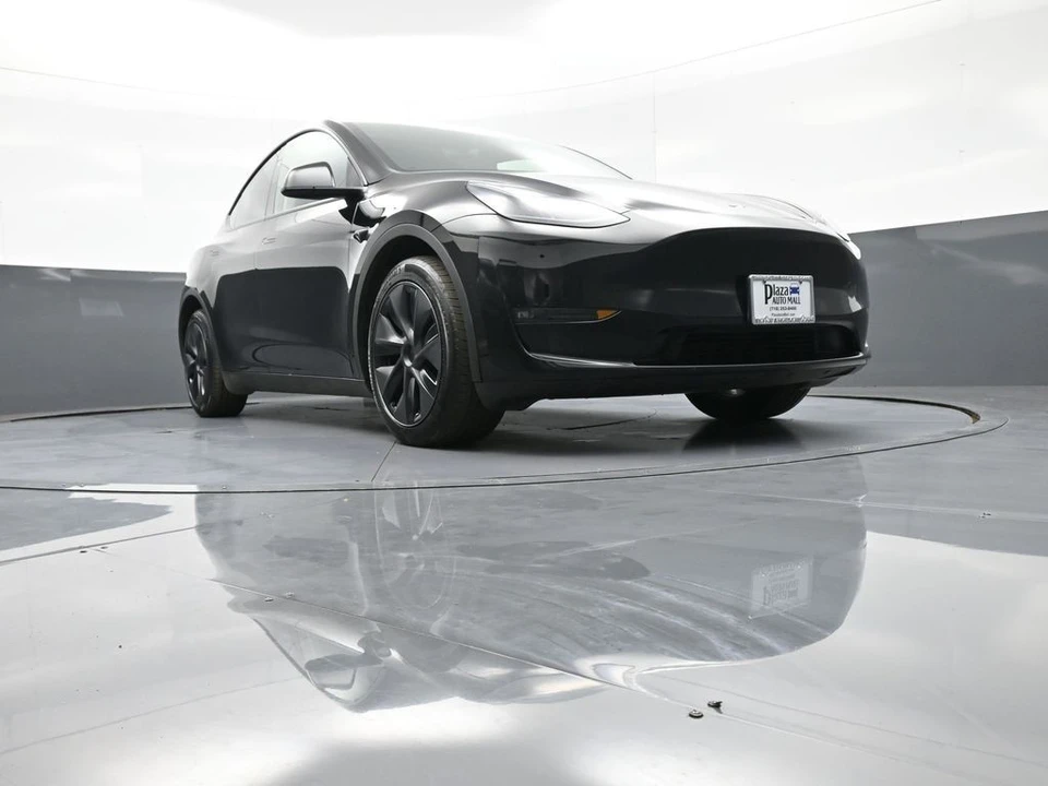 2025 Tesla Model Y - Image 14 of 21