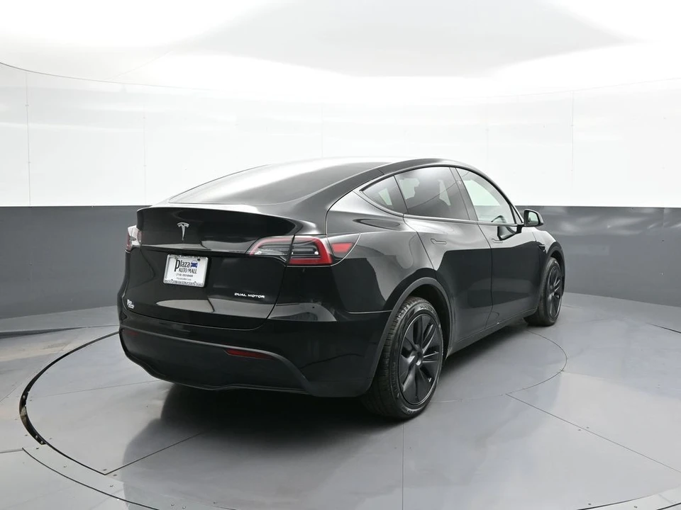 2025 Tesla Model Y - Image 6 of 21