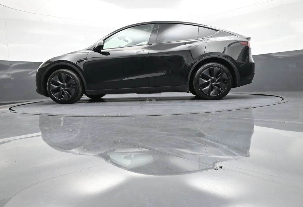 2025 Tesla Model Y - Image 19 of 21