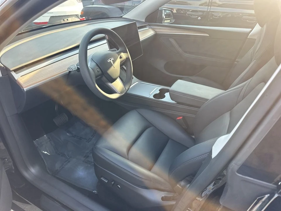 2025 Tesla Model Y - Image 3 of 6