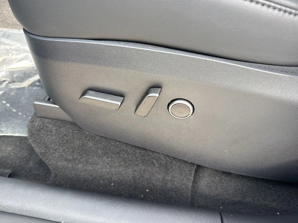 2025 Tesla Model Y - Image 10 of 21