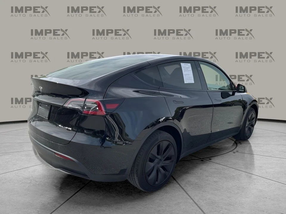 2025 Tesla Model Y - Image 5 of 21