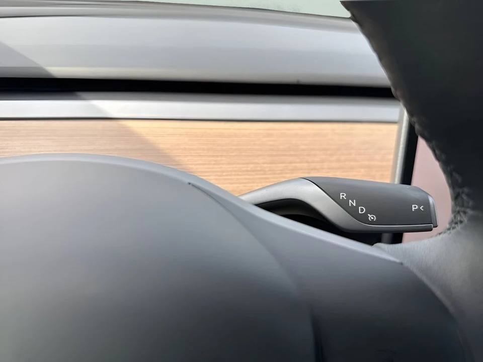 2025 Tesla Model Y - Image 18 of 21