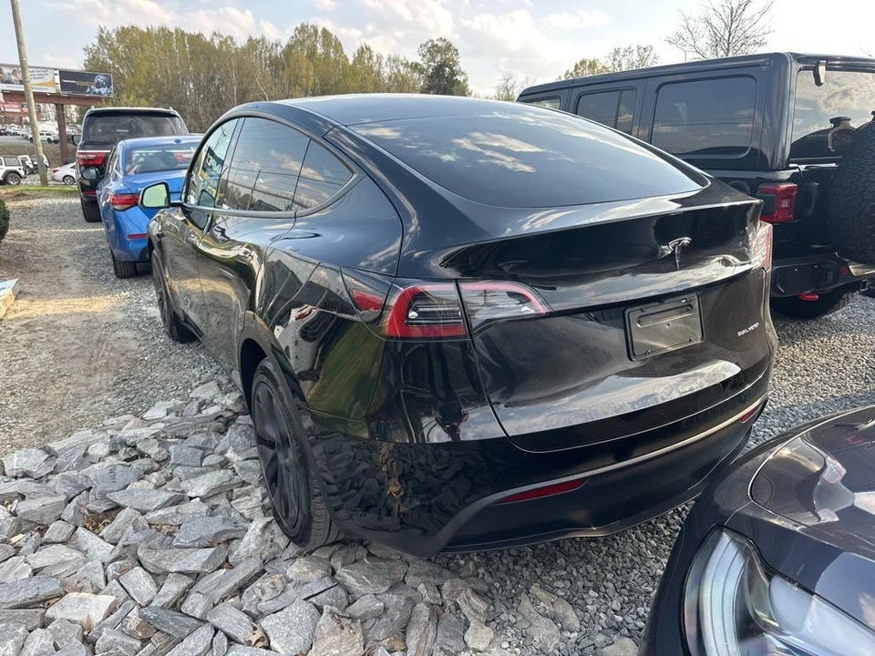 2025 Tesla Model Y - Image 6 of 6