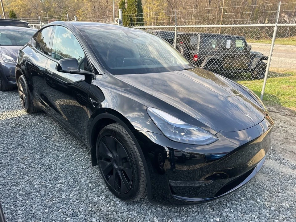2025 Tesla Model Y - Image 2 of 6