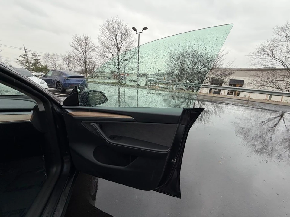 2025 Tesla Model Y - Image 10 of 14