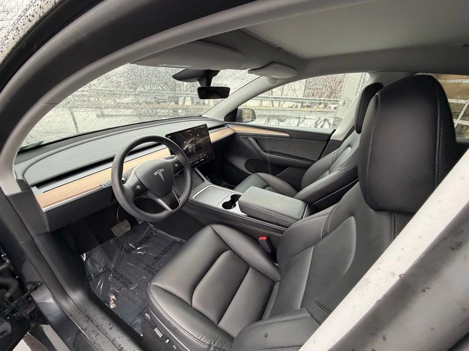 2025 Tesla Model Y - Image 7 of 14