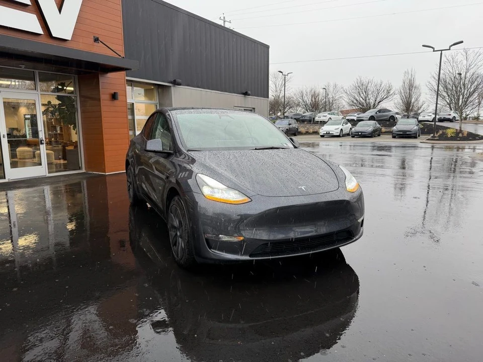 2025 Tesla Model Y - Image 2 of 14