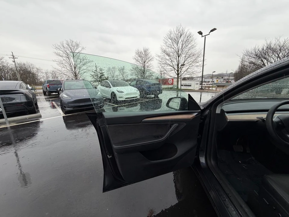 2025 Tesla Model Y - Image 6 of 14