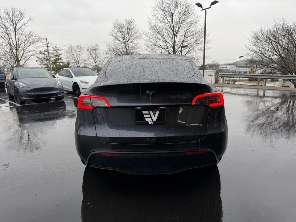 2025 Tesla Model Y - Image 4 of 14