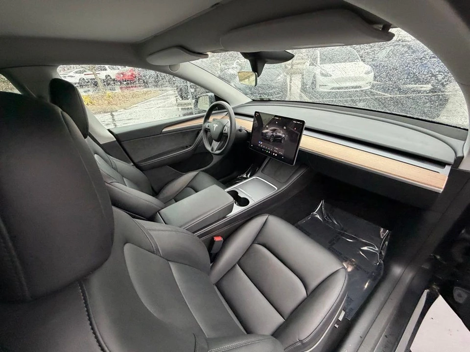 2025 Tesla Model Y - Image 11 of 14