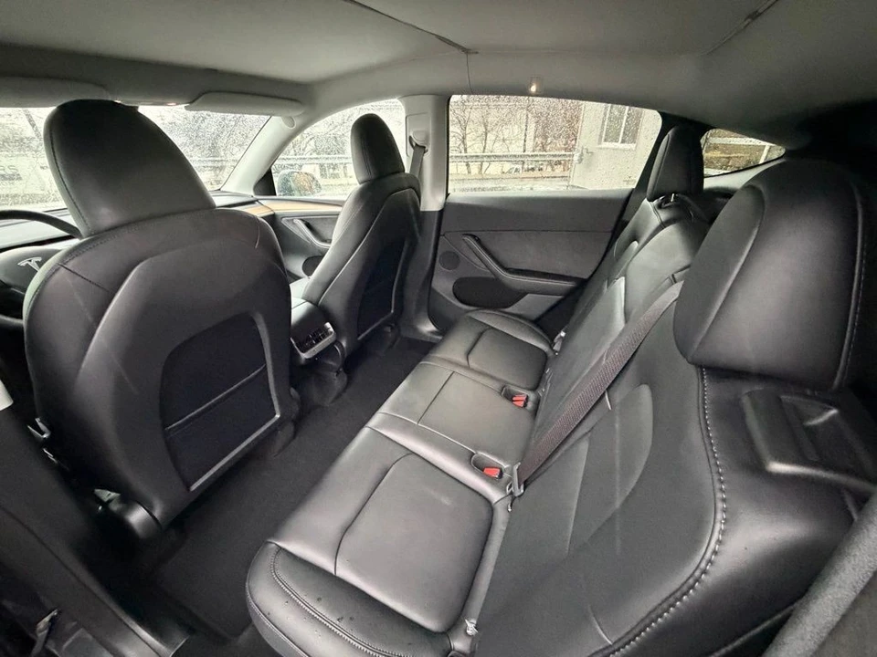 2025 Tesla Model Y - Image 9 of 14