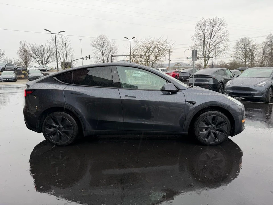 2025 Tesla Model Y - Image 3 of 14