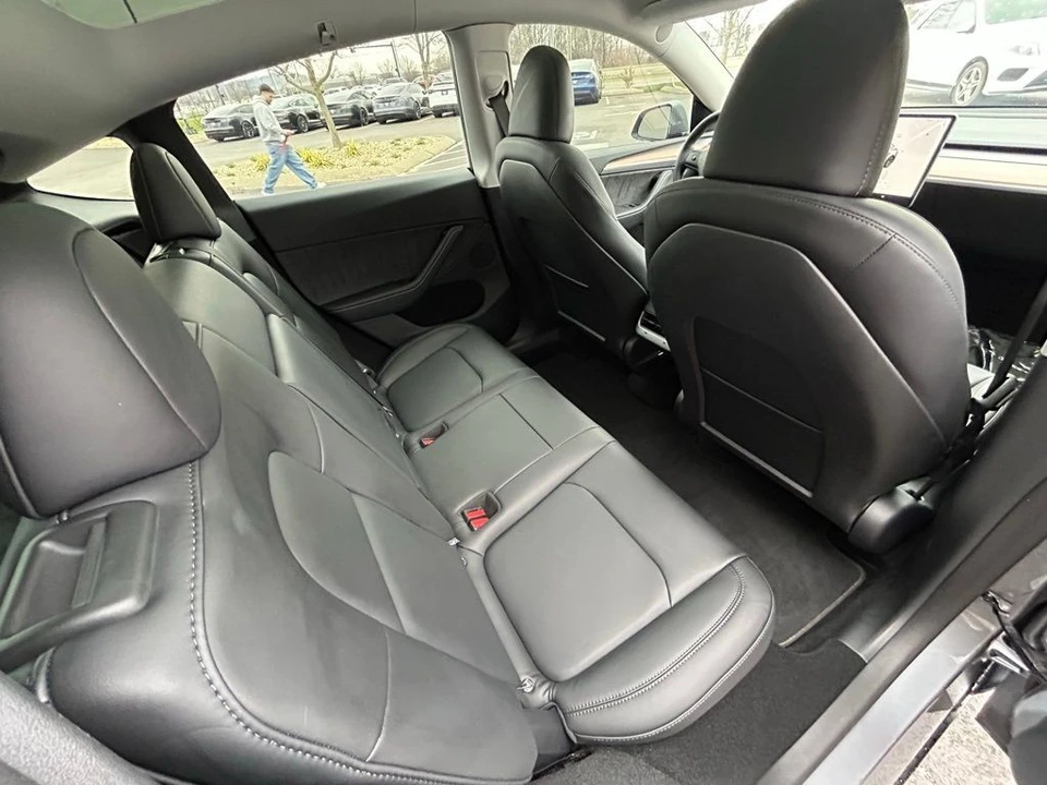 2025 Tesla Model Y - Image 9 of 17