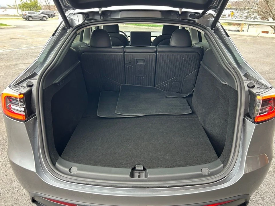 2025 Tesla Model Y - Image 7 of 17