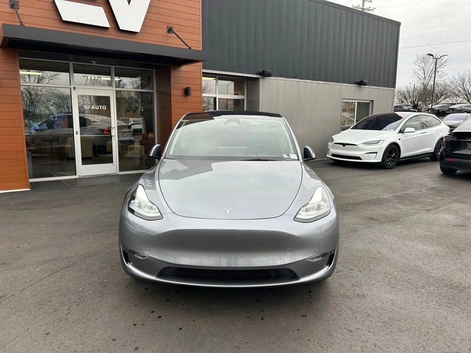 2025 Tesla Model Y - Image 2 of 17