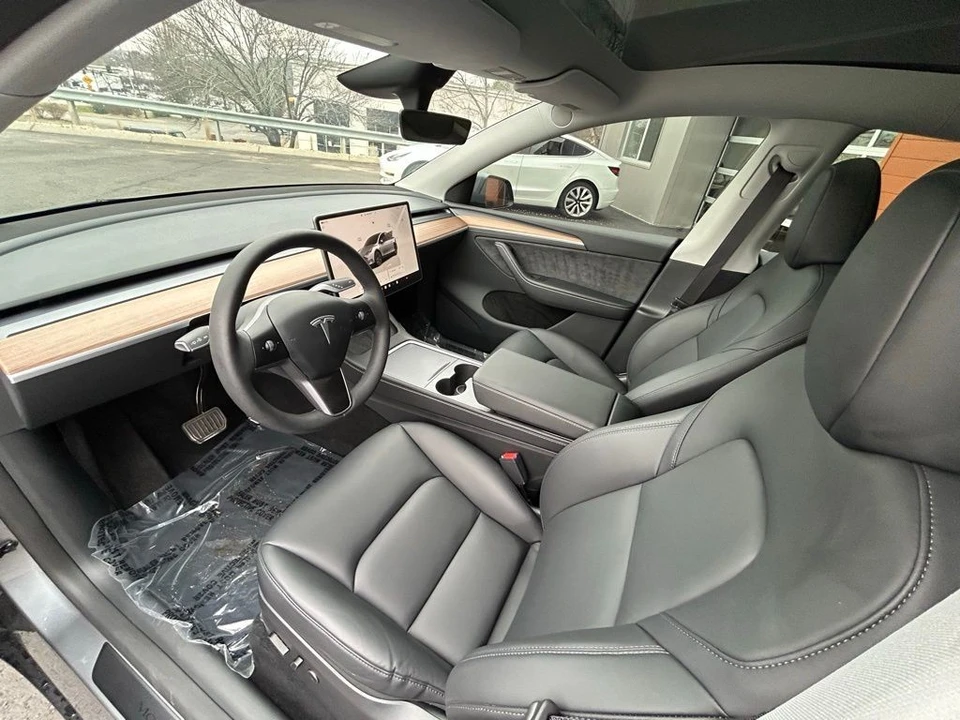 2025 Tesla Model Y - Image 15 of 17