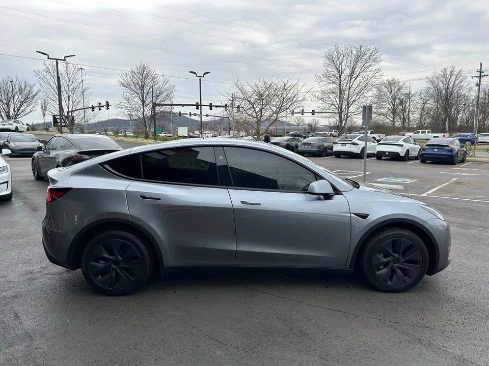 2025 Tesla Model Y - Image 4 of 17