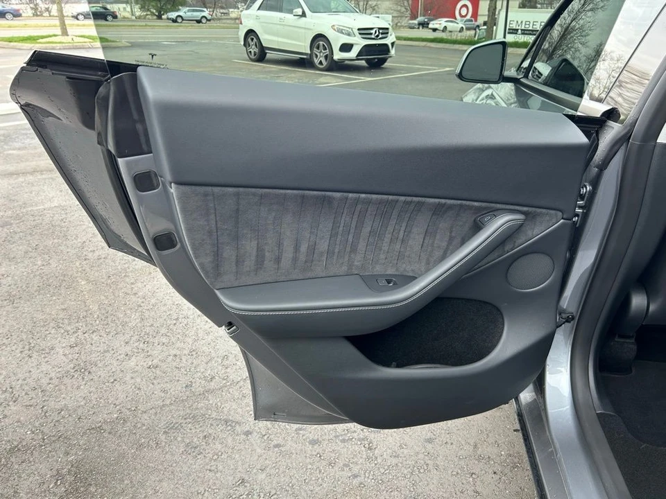 2025 Tesla Model Y - Image 12 of 17