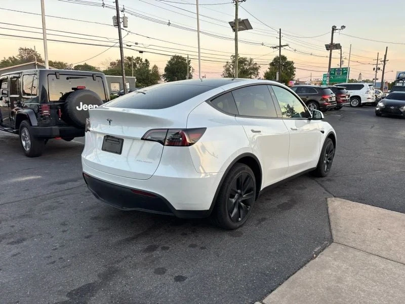 2025 Tesla Model Y - Image 5 of 12