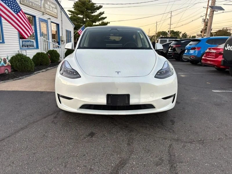 2025 Tesla Model Y - Image 9 of 12