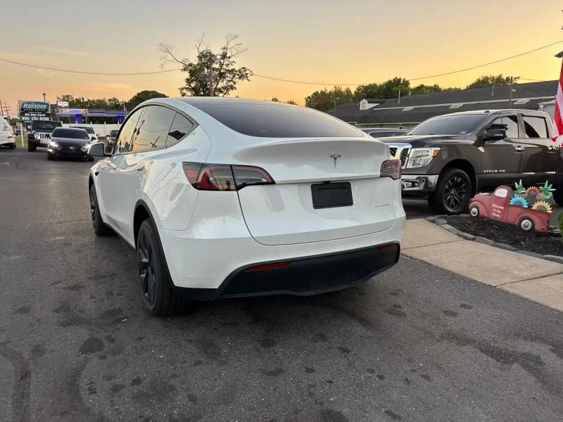 2025 Tesla Model Y - Image 3 of 12