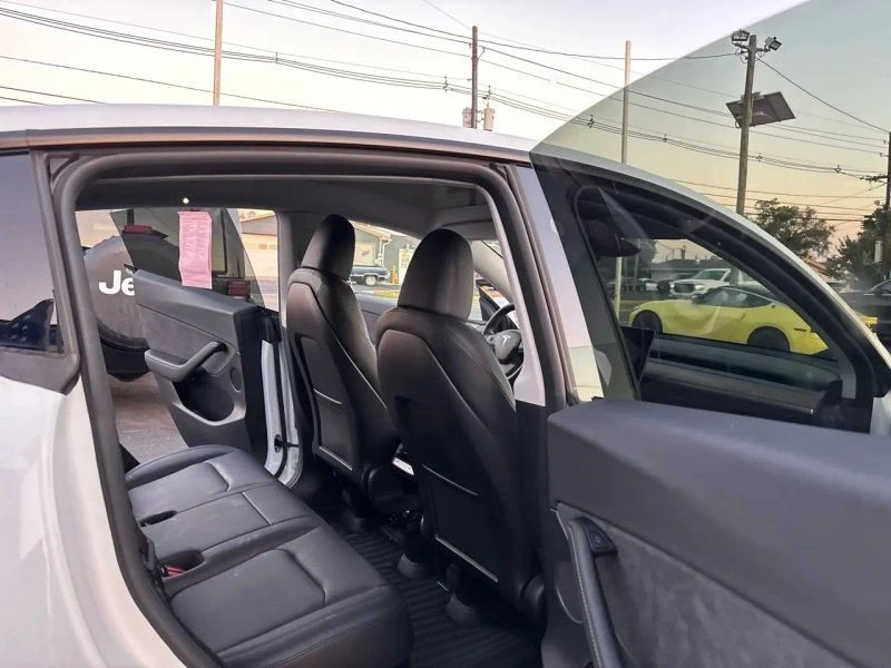 2025 Tesla Model Y - Image 11 of 12