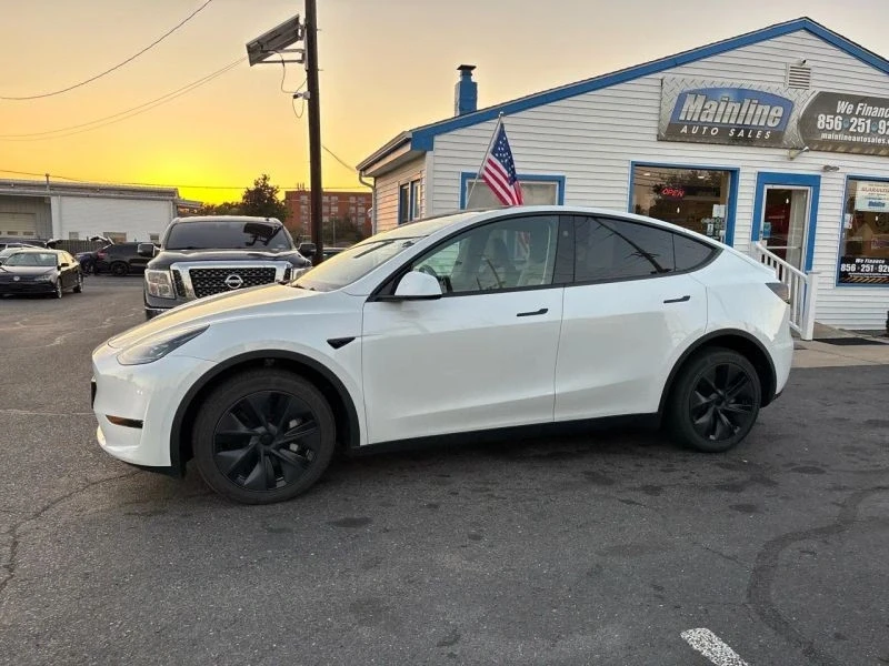2025 Tesla Model Y - Image 2 of 12