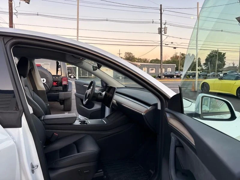 2025 Tesla Model Y - Image 10 of 12