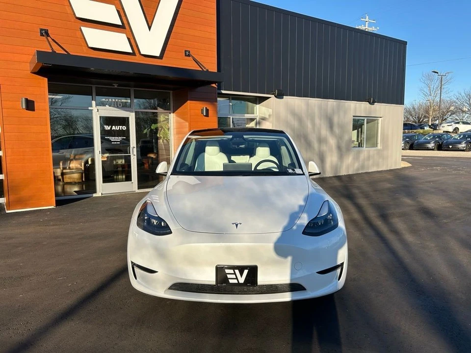 2025 Tesla Model Y - Image 2 of 17