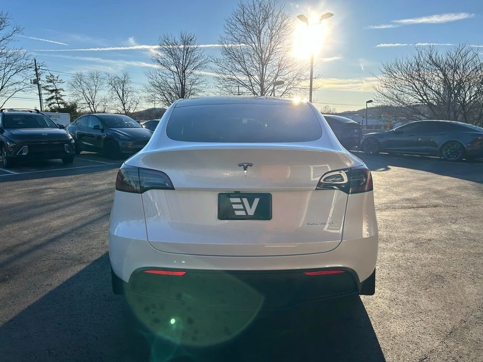 2025 Tesla Model Y - Image 6 of 17