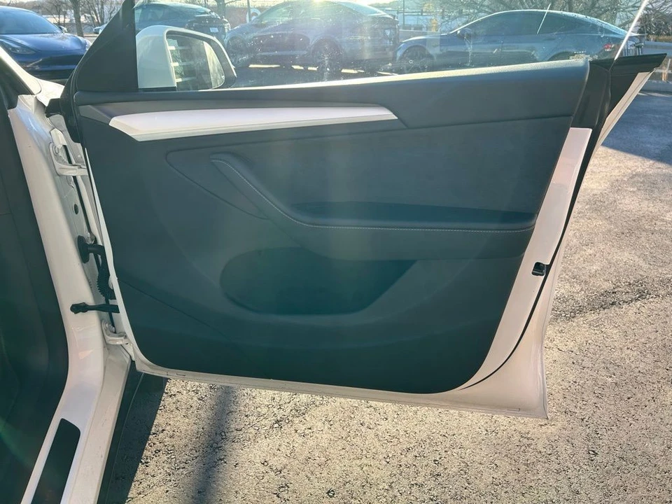 2025 Tesla Model Y - Image 12 of 17