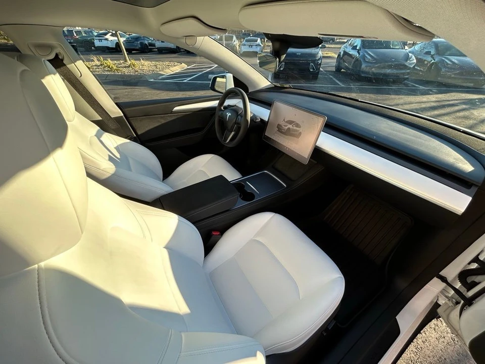 2025 Tesla Model Y - Image 13 of 17