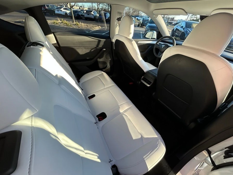 2025 Tesla Model Y - Image 9 of 17