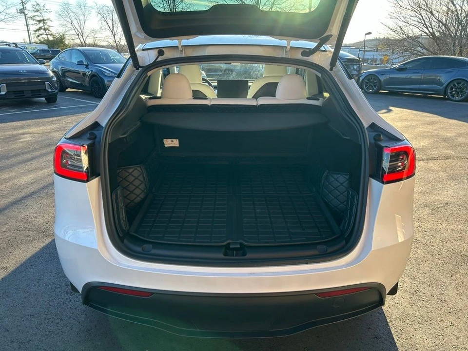 2025 Tesla Model Y - Image 7 of 17