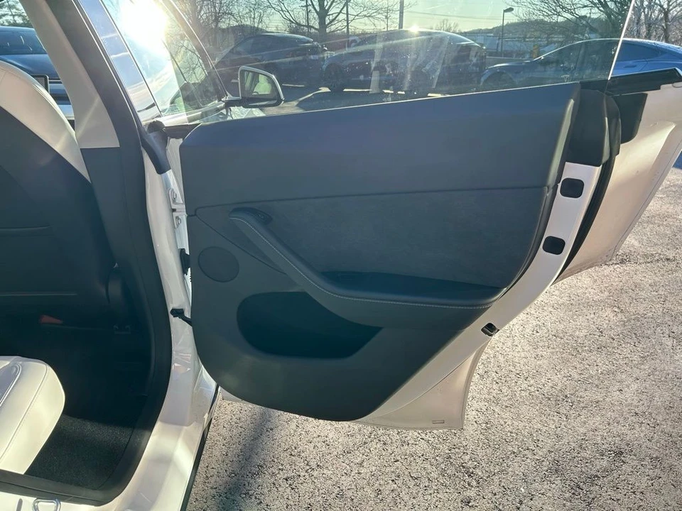 2025 Tesla Model Y - Image 8 of 17
