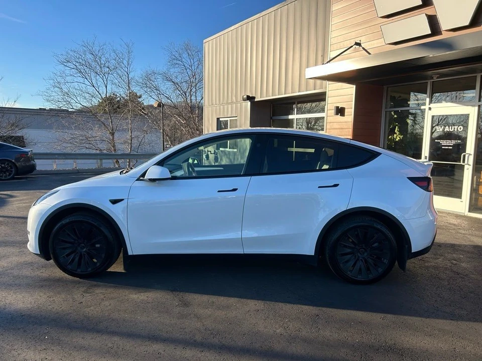 2025 Tesla Model Y - Image 5 of 17