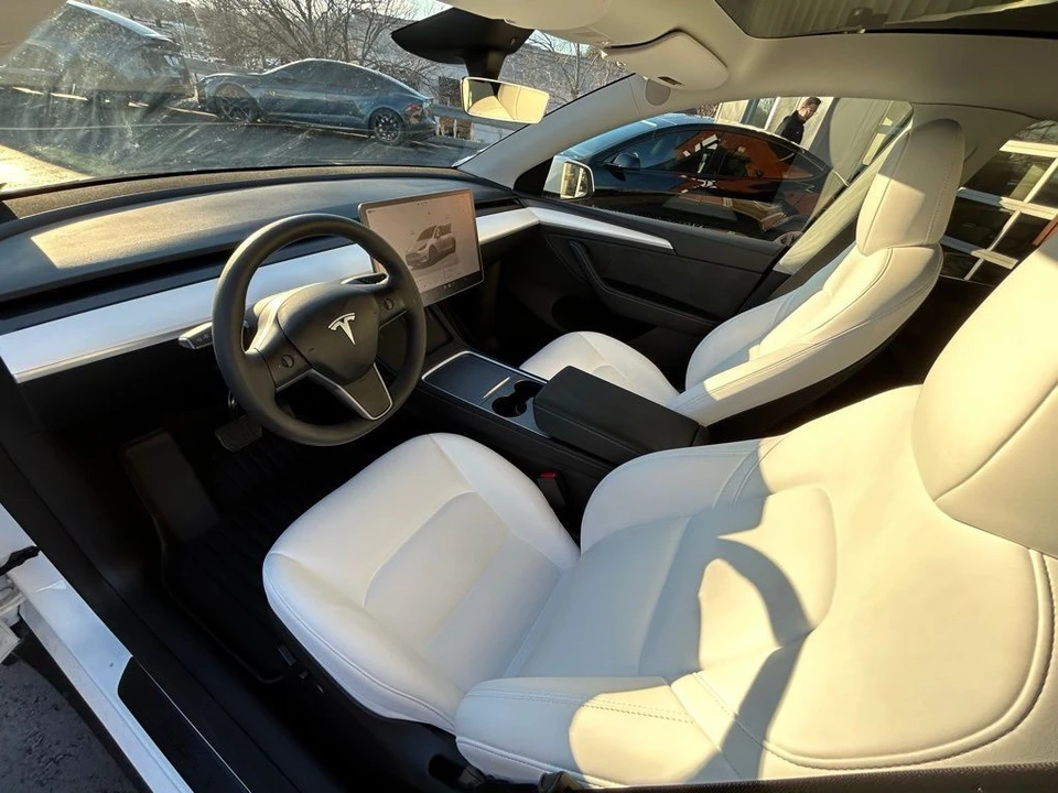 2025 Tesla Model Y - Image 15 of 17