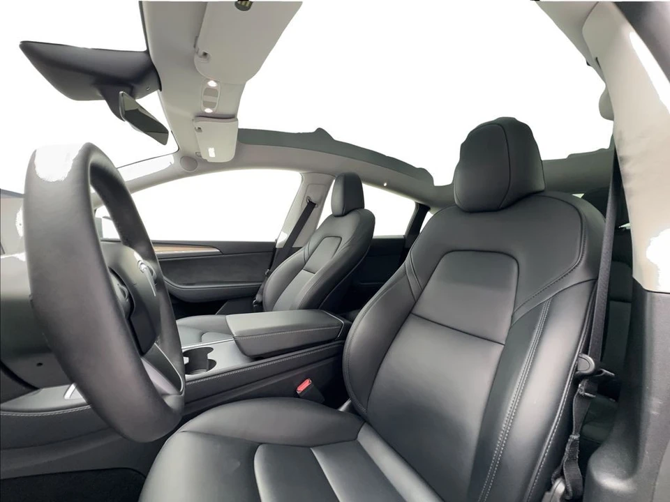 2025 Tesla Model Y - Image 17 of 21
