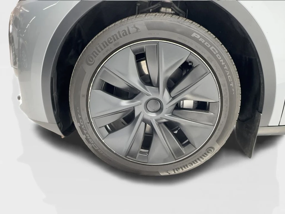 2025 Tesla Model Y - Image 12 of 21