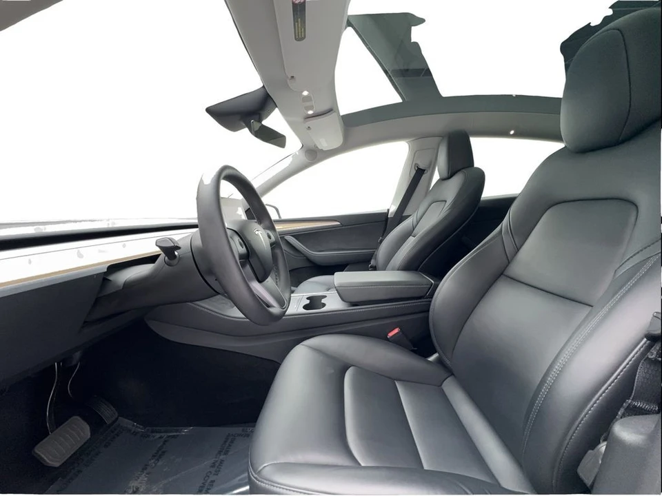 2025 Tesla Model Y - Image 18 of 21