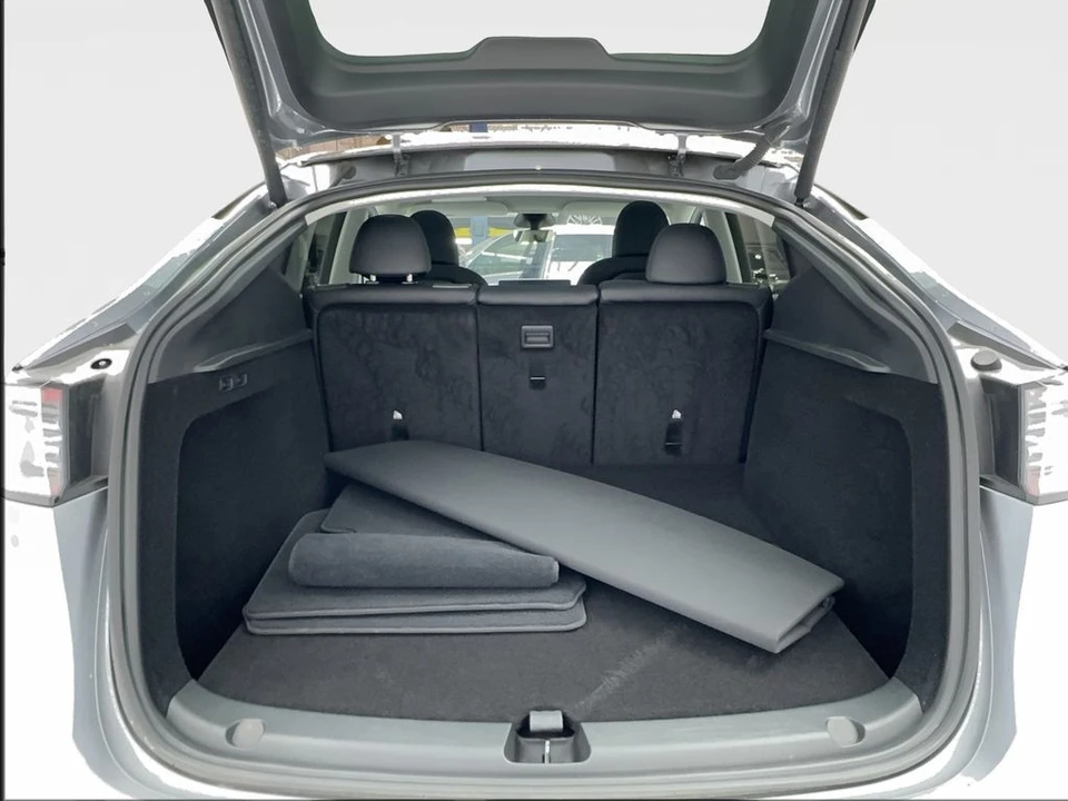 2025 Tesla Model Y - Image 16 of 21