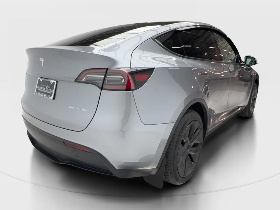 2025 Tesla Model Y - Image 7 of 21