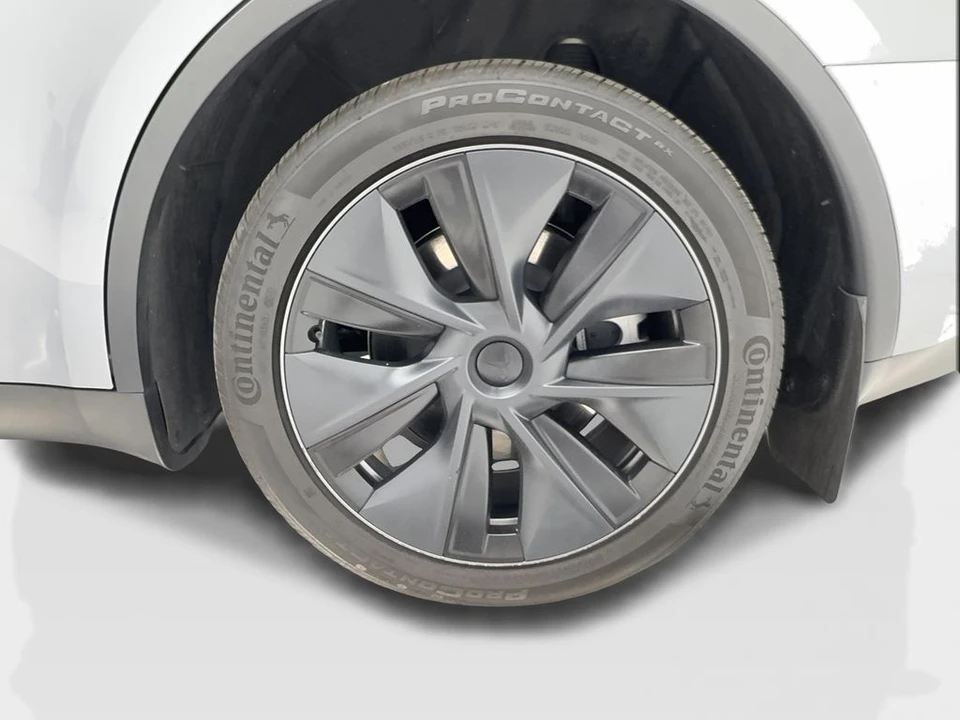 2025 Tesla Model Y - Image 11 of 21